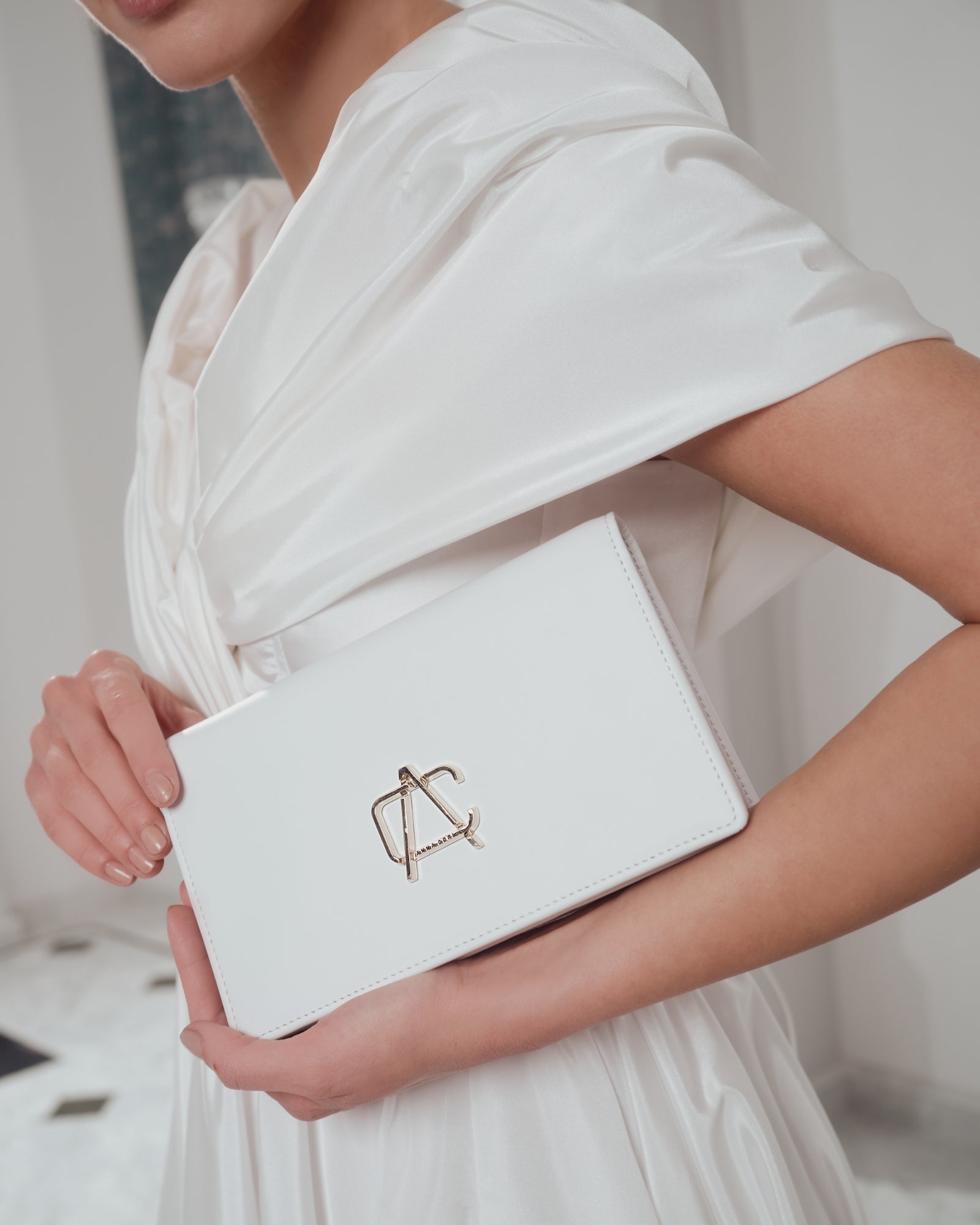 ARNA VITELLO STAMP ALB